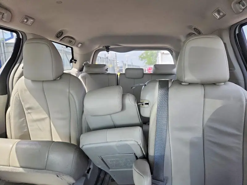 2014 TOYOTA SIENNA XLE 8-PASSENGER  