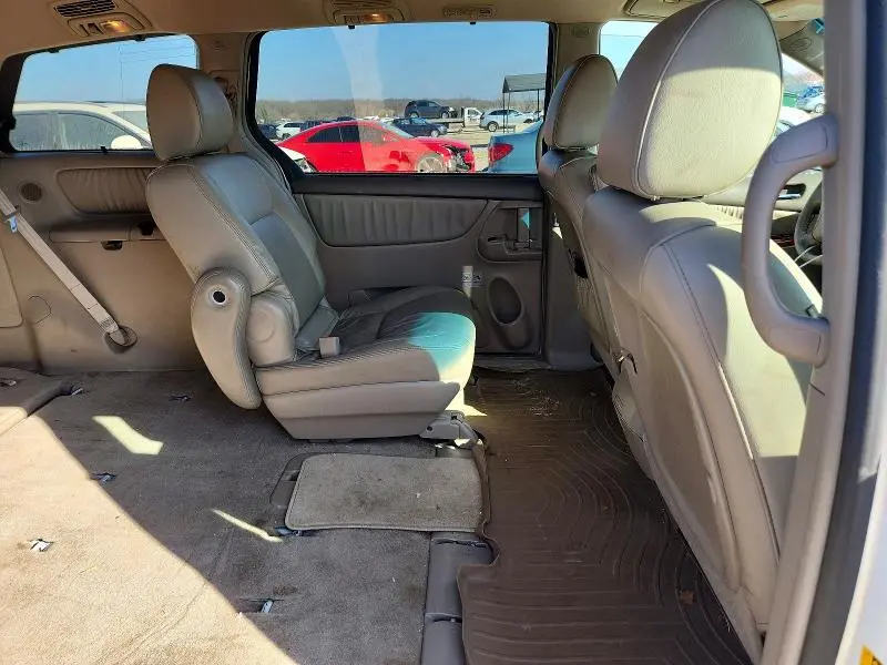 2010 TOYOTA SIENNA XLE  