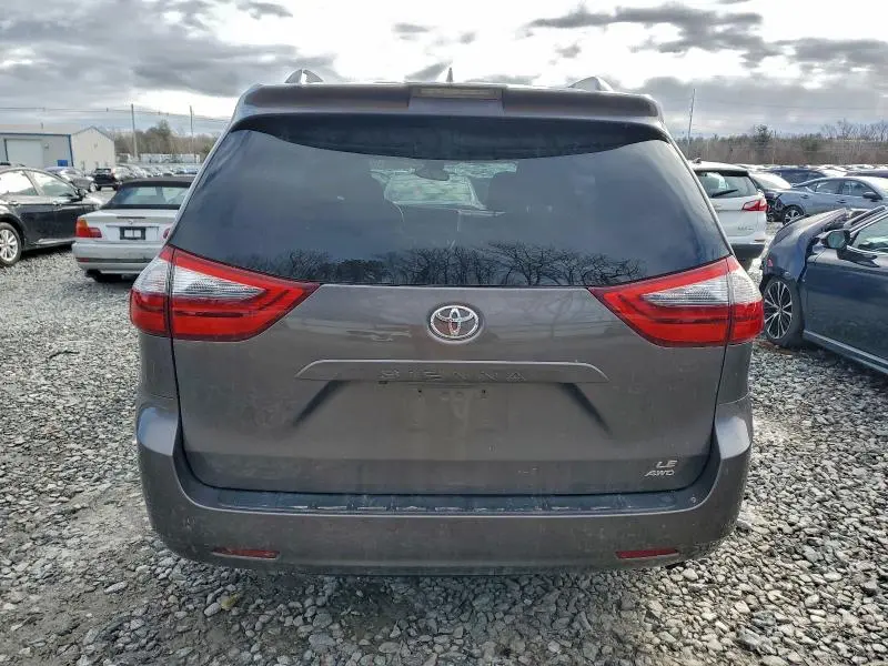 2020 TOYOTA SIENNA LE  