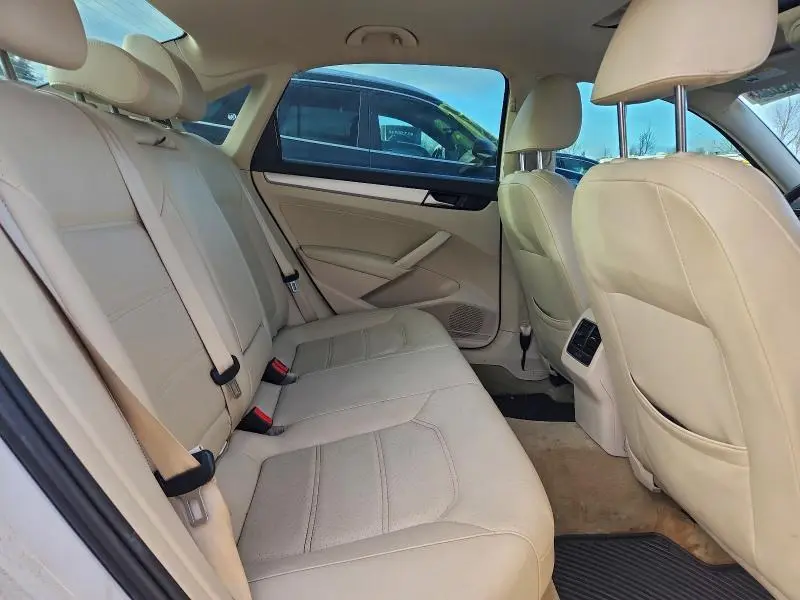 2013 VOLKSWAGEN PASSAT SE  