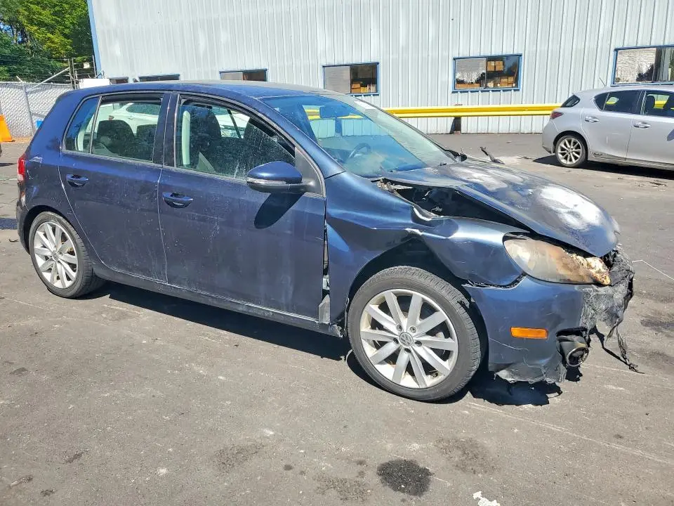 2011 VOLKSWAGEN GOLF   