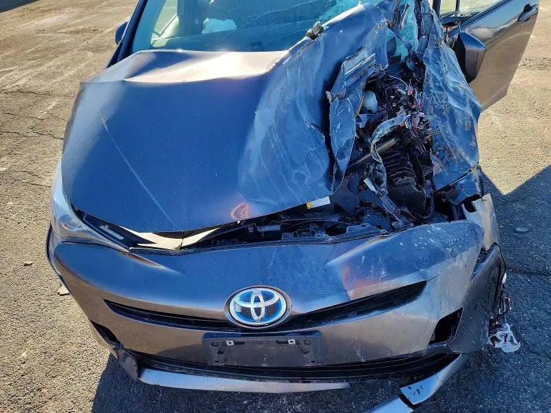 2016 TOYOTA PRIUS   