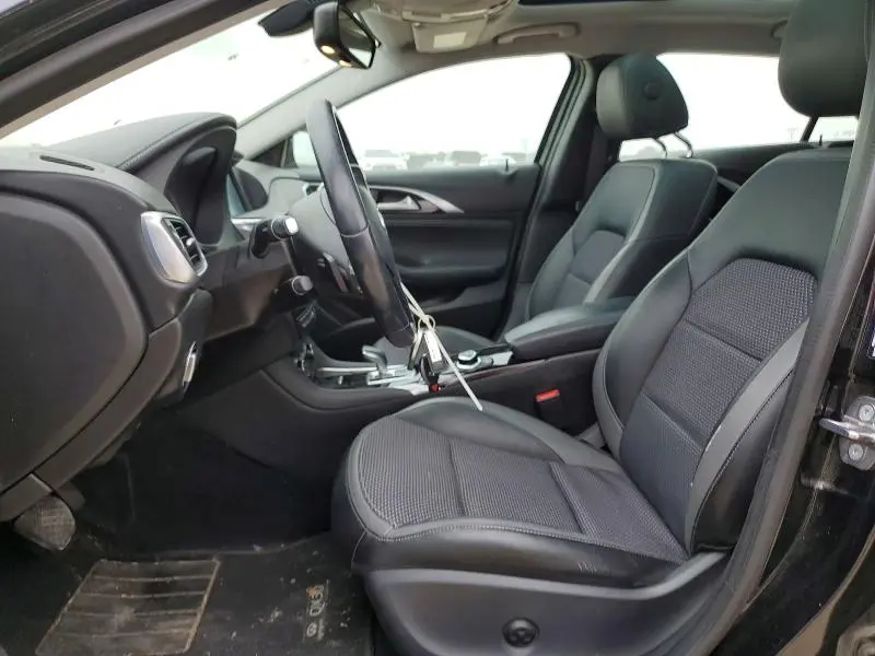 2018 INFINITI QX30 LUXE  