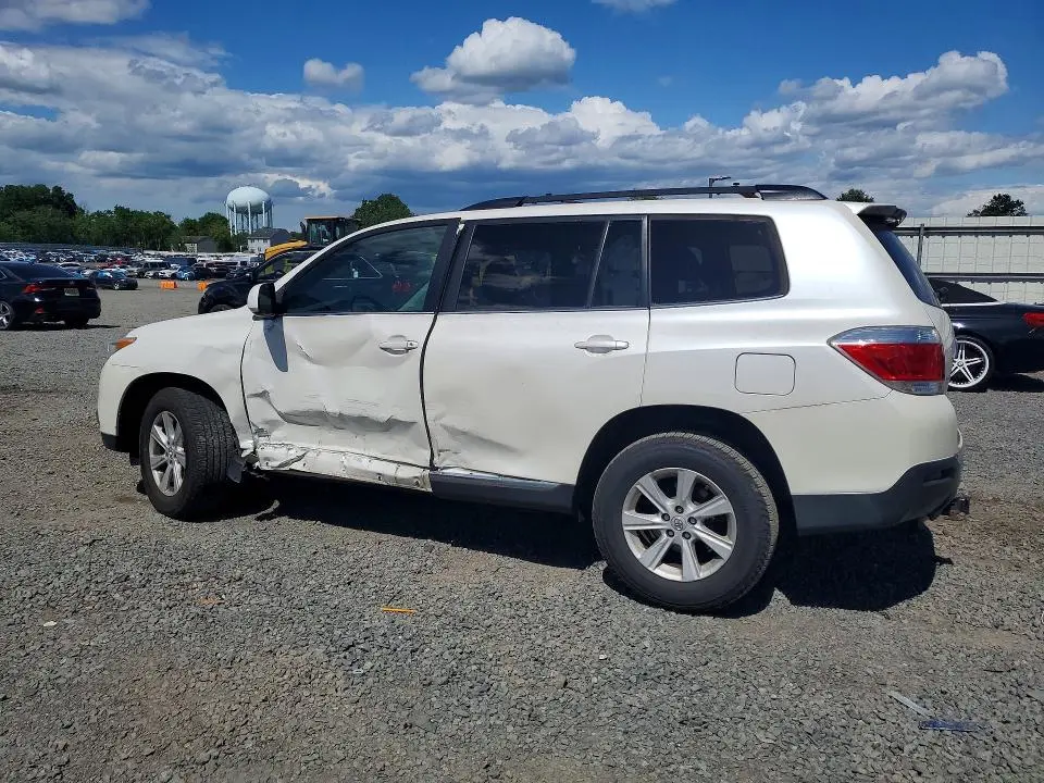 2013 TOYOTA HIGHLANDER SE  