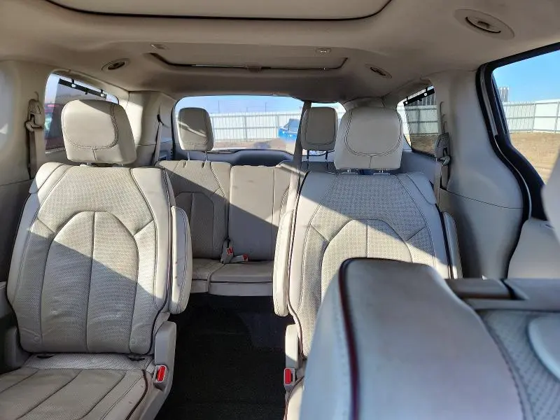 2017 CHRYSLER PACIFICA LIMITED  