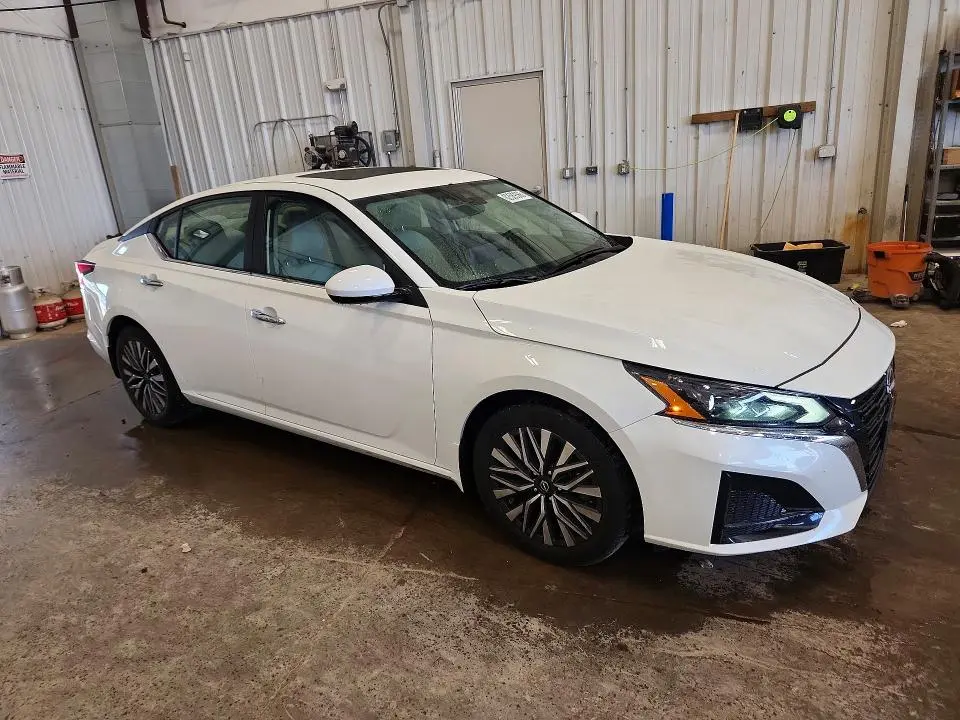 2024 NISSAN ALTIMA SV  
