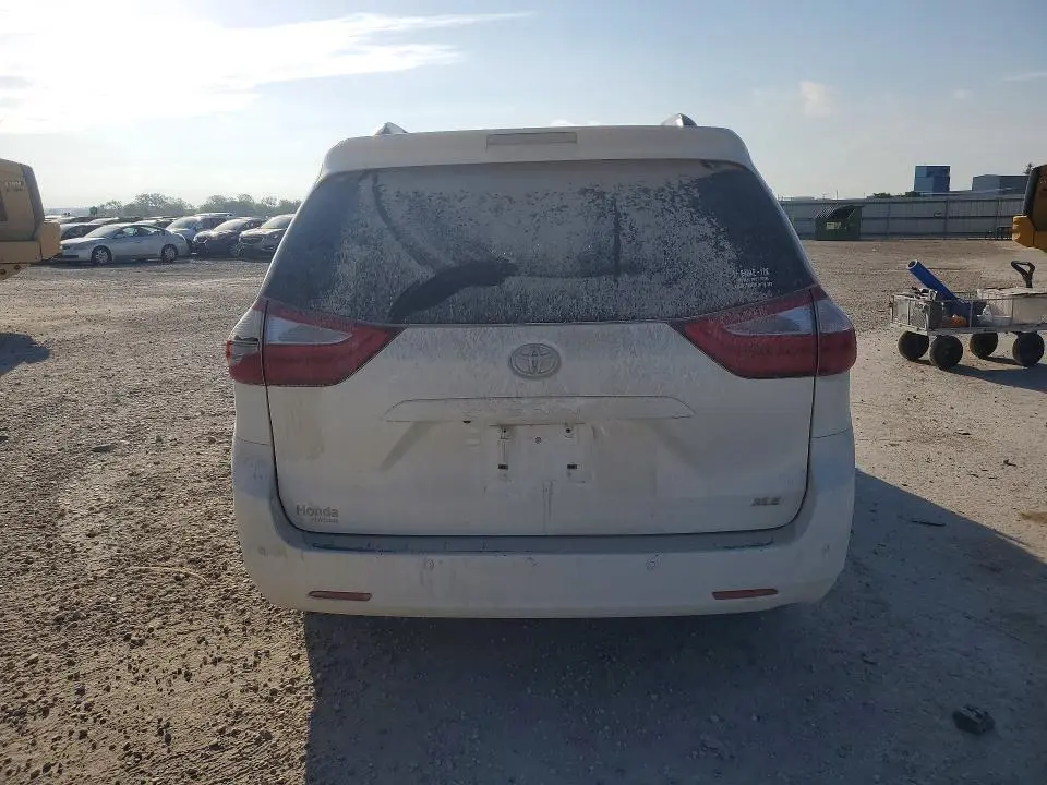 2017 TOYOTA SIENNA XLE PREMIUM 8-PASSENGER  