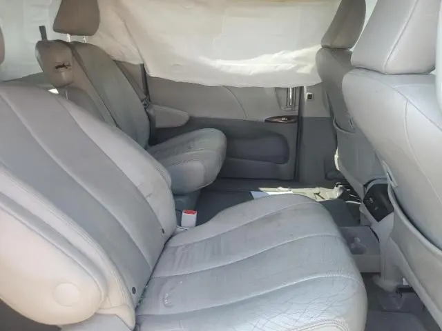 2013 TOYOTA SIENNA XLE  