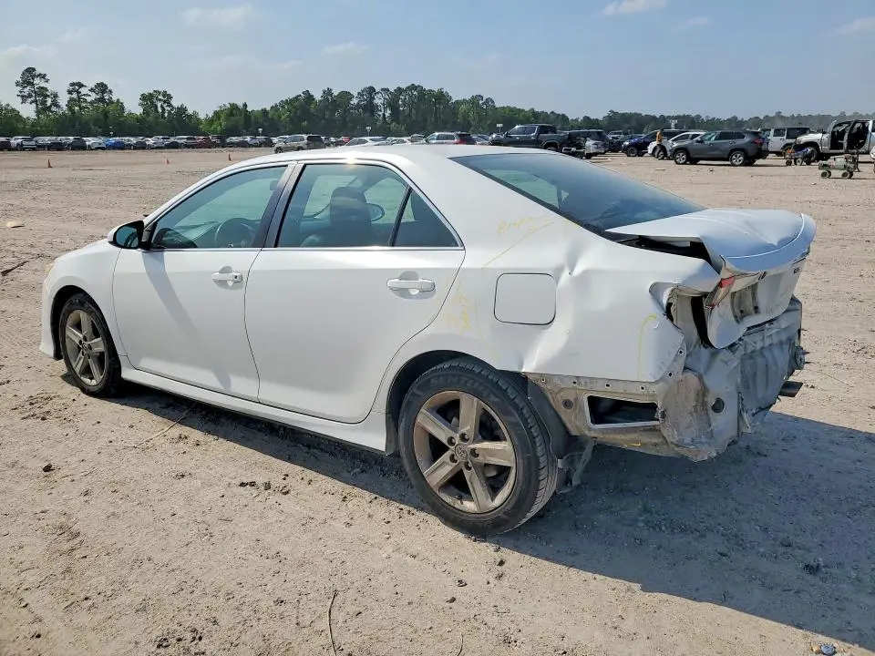 2013 TOYOTA CAMRY SE  
