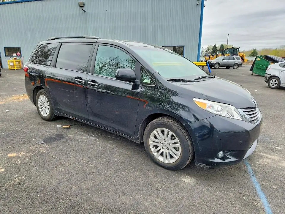 2017 TOYOTA SIENNA XLE 8-PASSENGER  