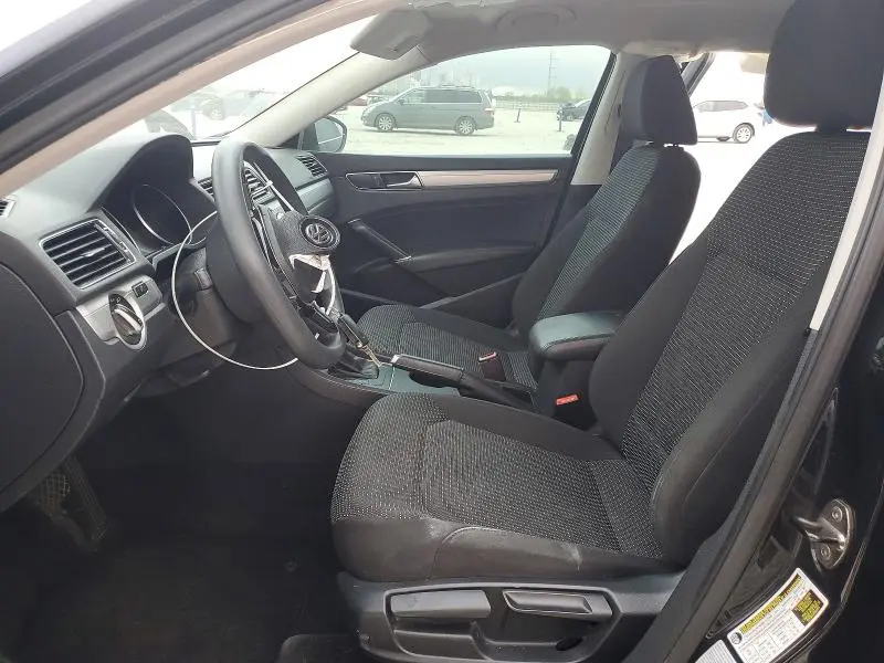 2017 VOLKSWAGEN PASSAT S  