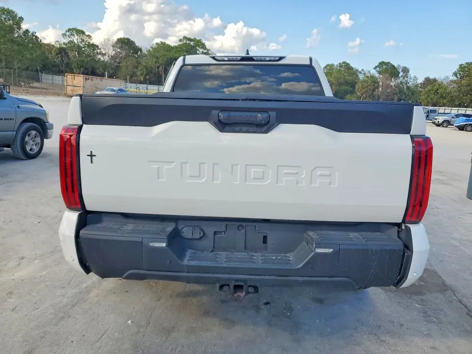 2024 TOYOTA TUNDRA CREWMAX SR  