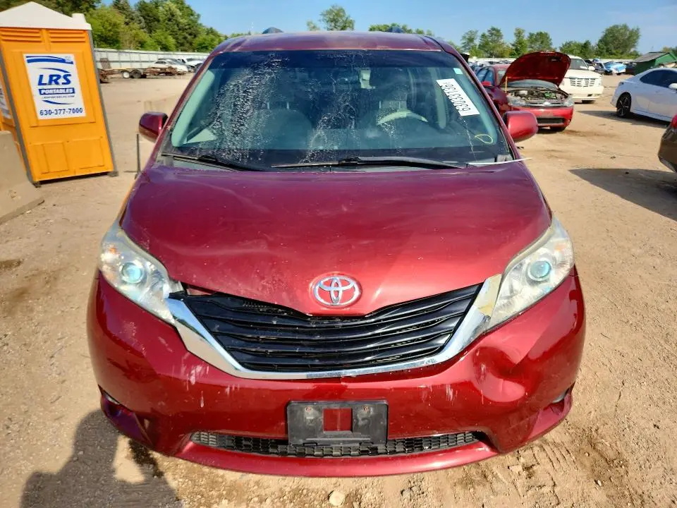 2011 TOYOTA SIENNA LE  