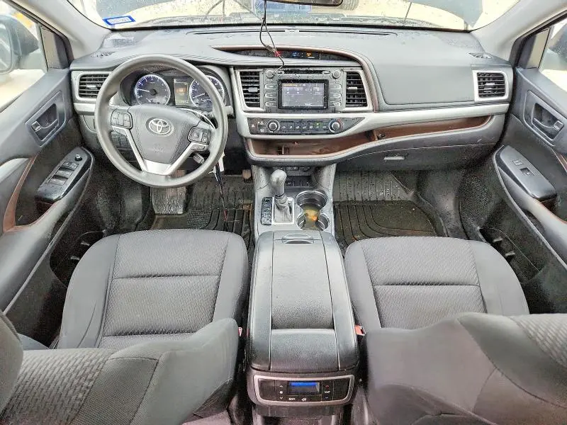 2018 TOYOTA HIGHLANDER LE  