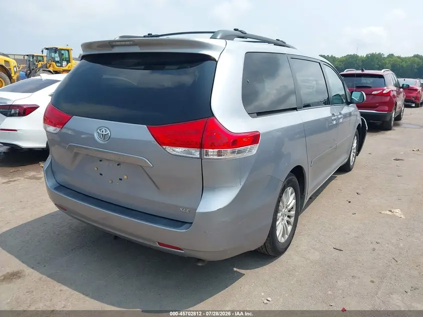 2012 TOYOTA SIENNA XLE V6 8 PASSENGER