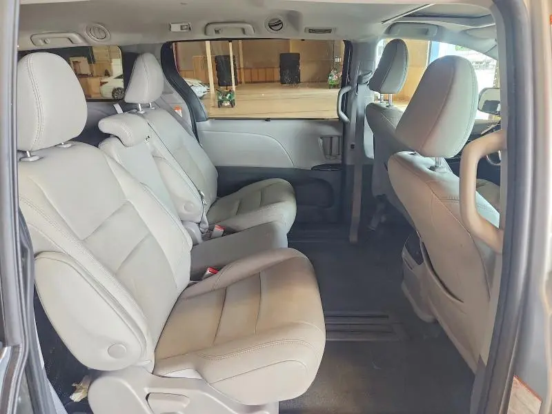 2020 TOYOTA SIENNA XLE 8-PASSENGER  