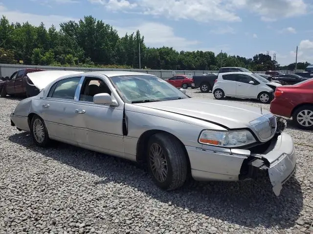 2010 LINCOLN TOWN CAR SIGNATURE LIMITED  