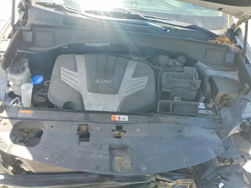 2018 HYUNDAI SANTA FE SE  