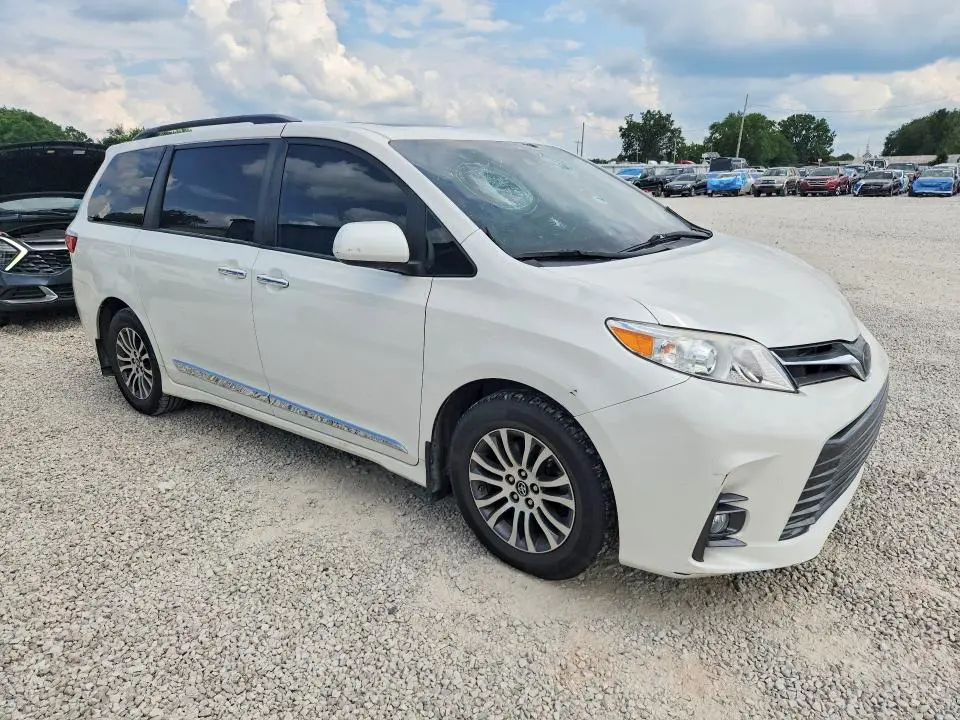 2019 TOYOTA SIENNA XLE 8-PASSENGER  