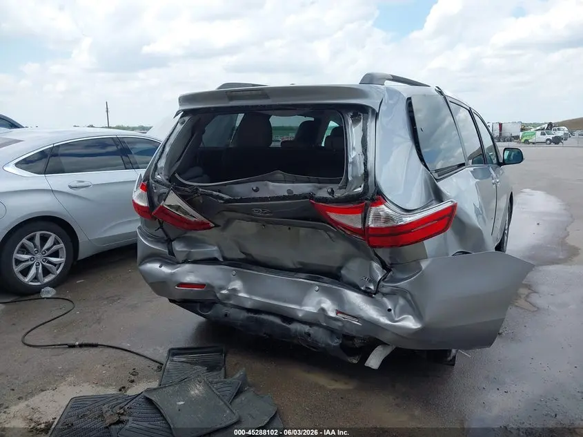 2017 TOYOTA SIENNA XLE PREMIUM 8 PASSENGER