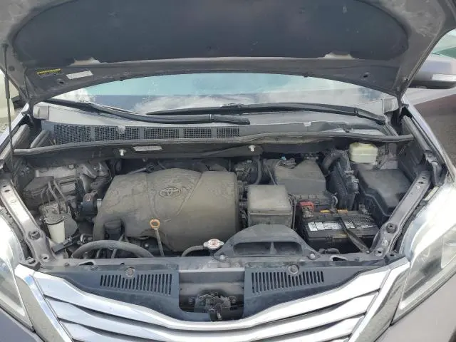 2017 TOYOTA SIENNA XLE  