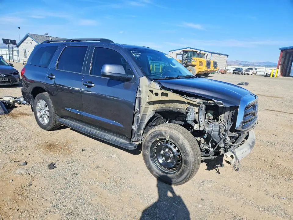 2016 TOYOTA SEQUOIA SR5  