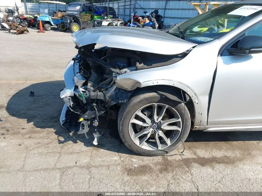2017 VOLVO V60 CROSS COUNTRY T5