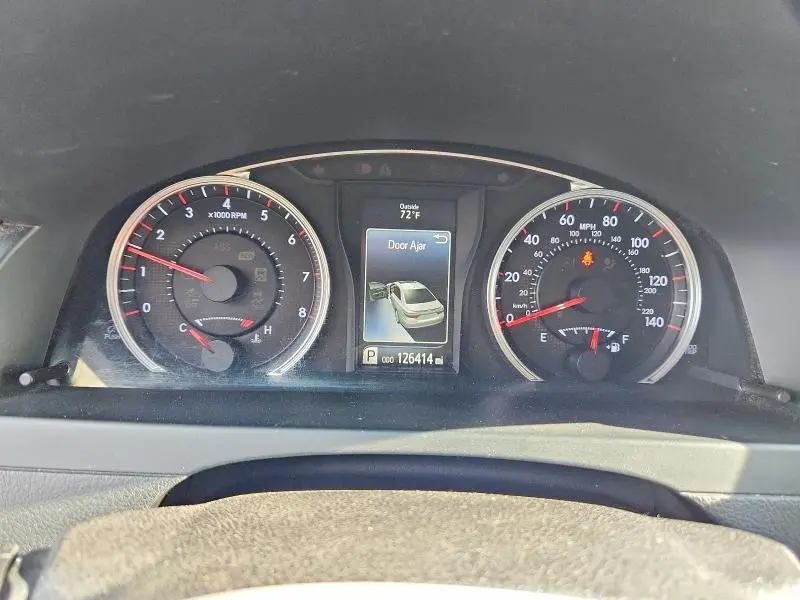 2016 TOYOTA CAMRY SE  