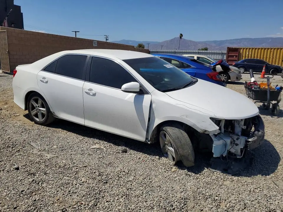 2013 TOYOTA CAMRY SE  