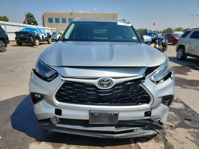 2022 TOYOTA HIGHLANDER XLE  
