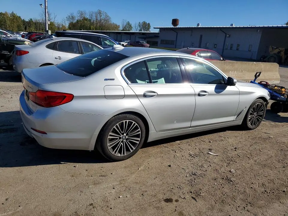 2019 BMW 530XE   