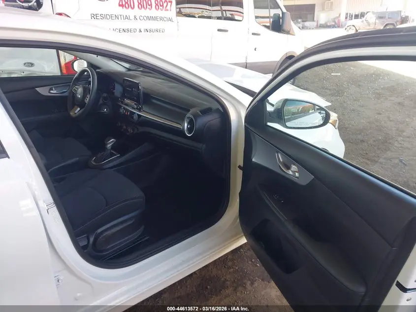 2023 KIA FORTE LX
