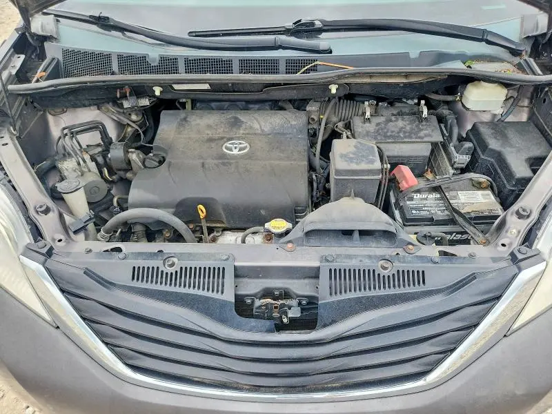 2012 TOYOTA SIENNA LE  