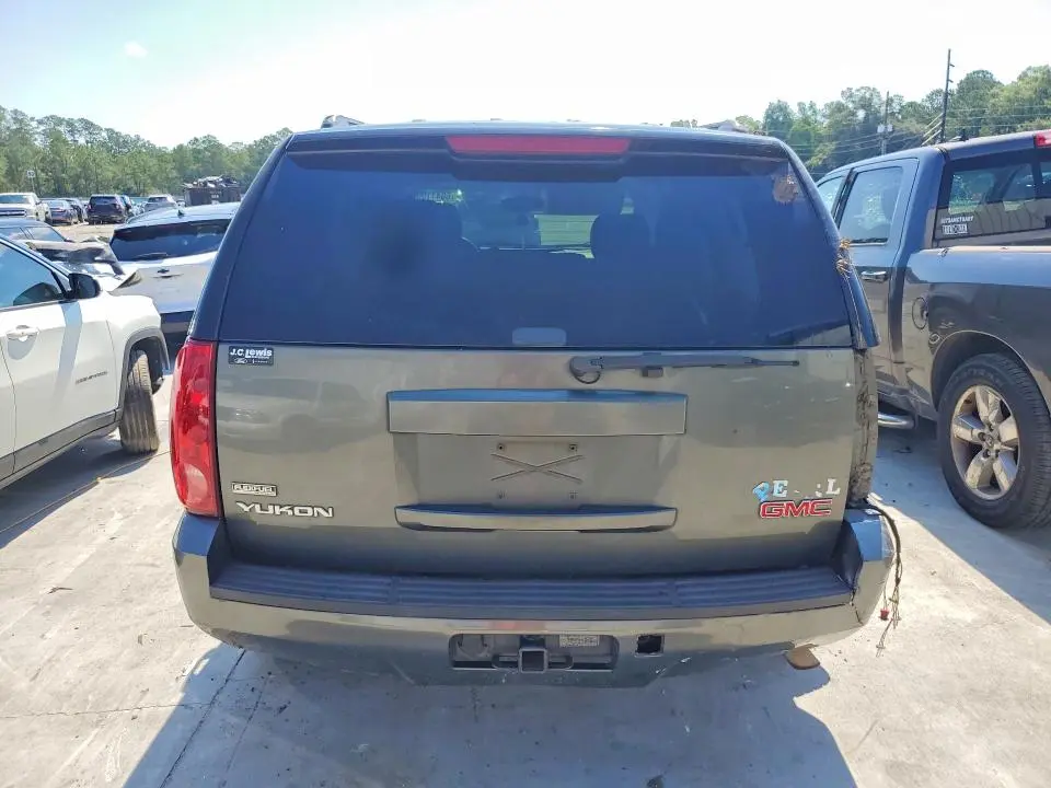 2011 GMC YUKON SLE  