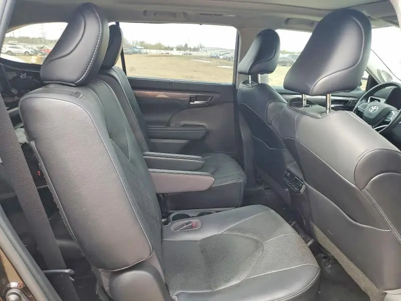 2021 TOYOTA HIGHLANDER PLATINUM  