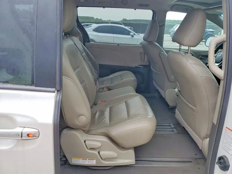 2016 TOYOTA SIENNA XLE 8-PASSENGER  
