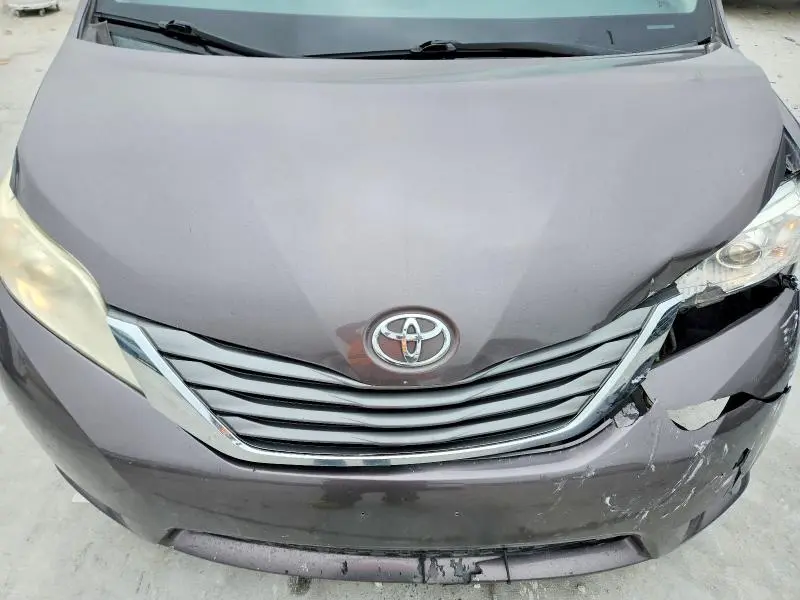 2012 TOYOTA SIENNA XLE 8-PASSENGER  