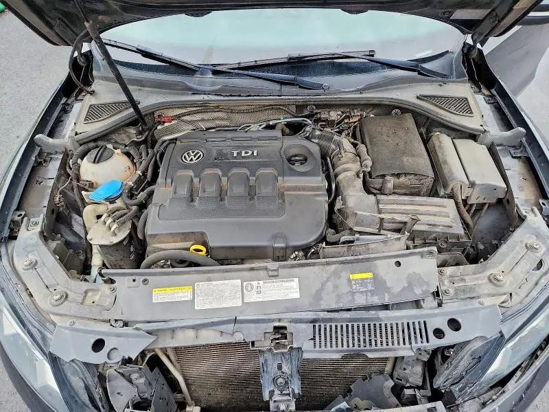 2015 VOLKSWAGEN PASSAT SE  