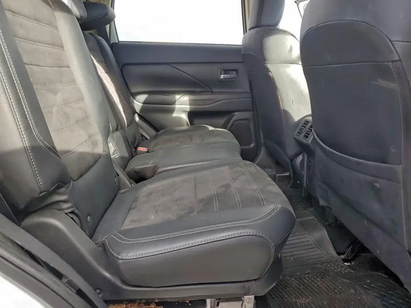 2019 MITSUBISHI OUTLANDER SE  