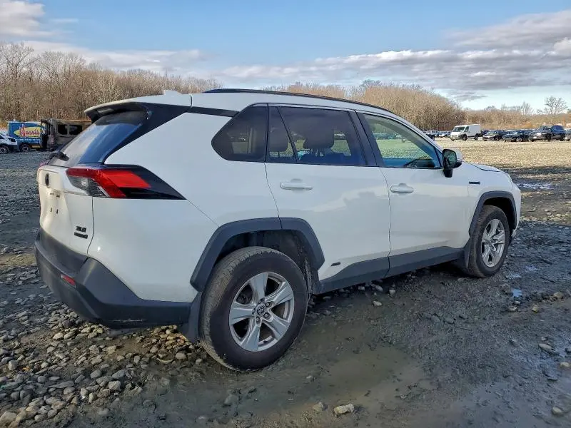 2021 TOYOTA RAV4 XLE  