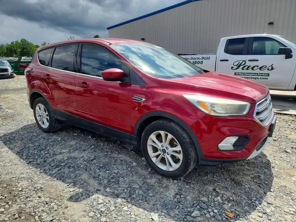 2017 FORD ESCAPE SE  