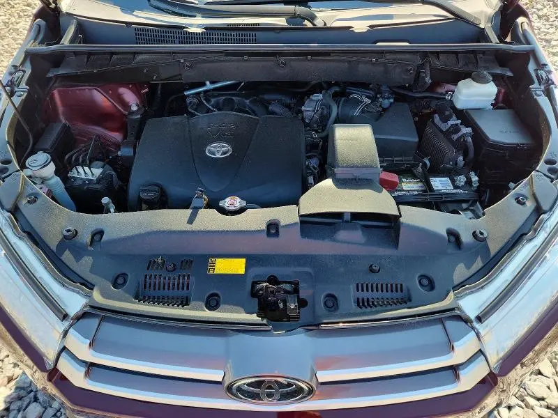 2019 TOYOTA HIGHLANDER XLE  
