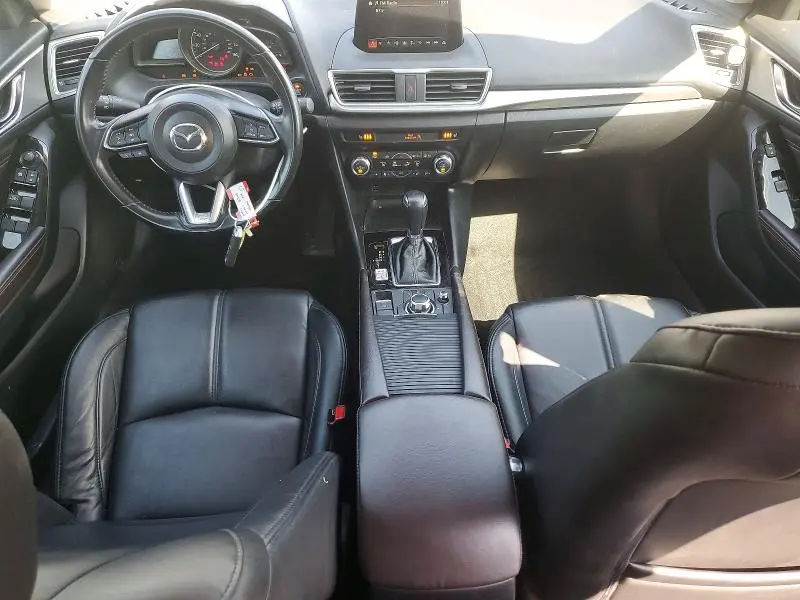 2018 MAZDA 3 TOURING  