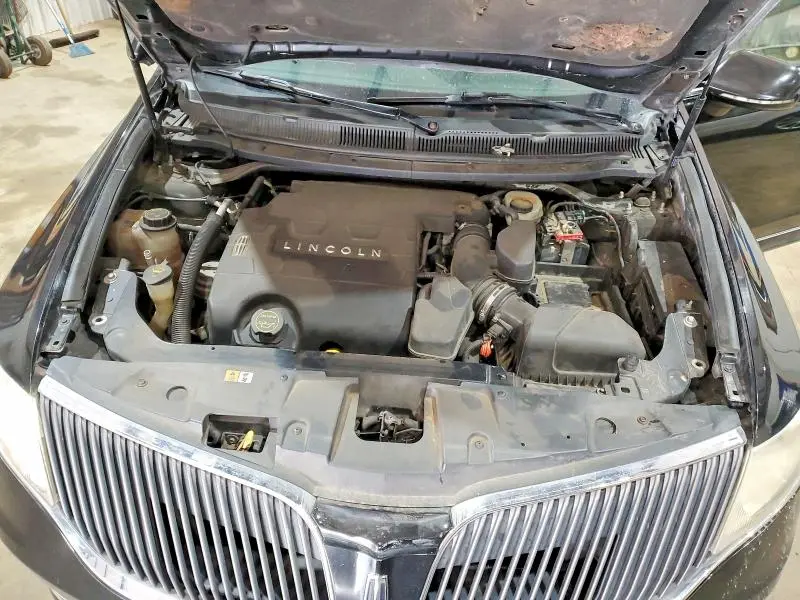 2014 LINCOLN MKT   