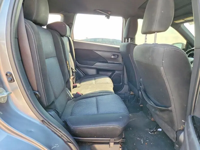 2018 MITSUBISHI OUTLANDER SE  