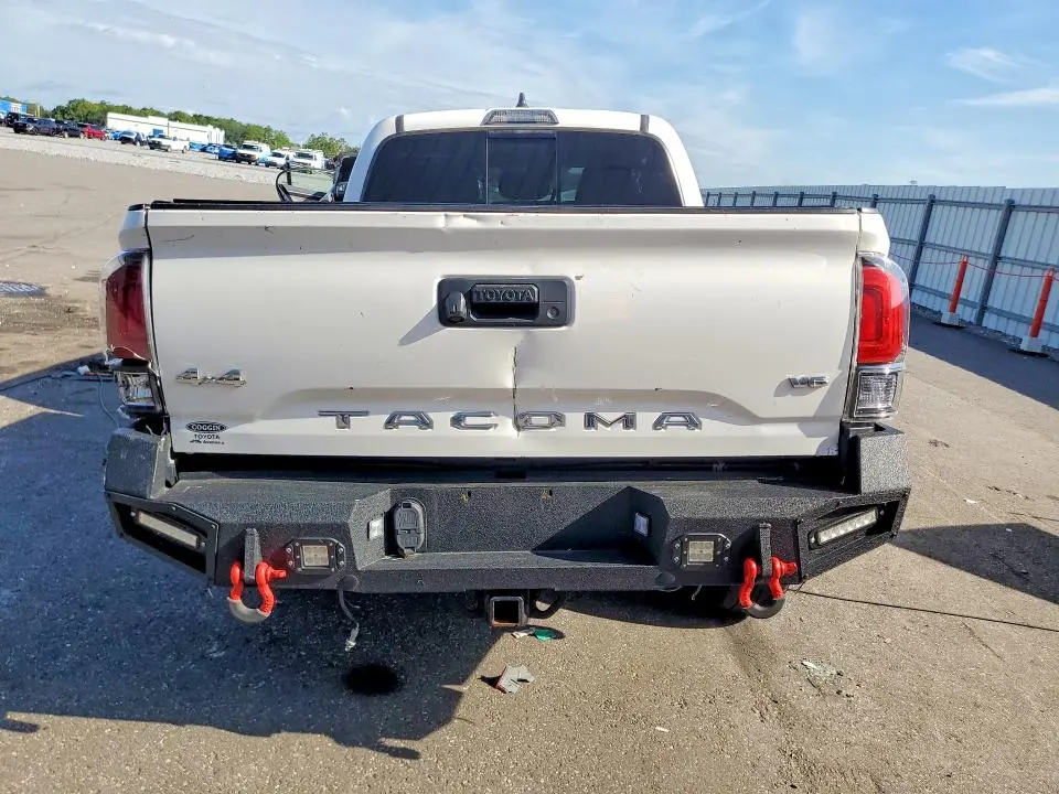 2022 TOYOTA TACOMA SR5 V6  