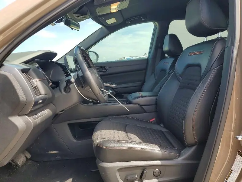 2023 NISSAN PATHFINDER SV  