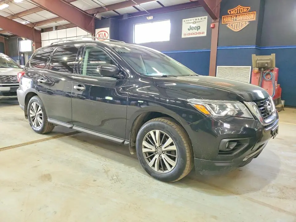 2017 NISSAN PATHFINDER SL  