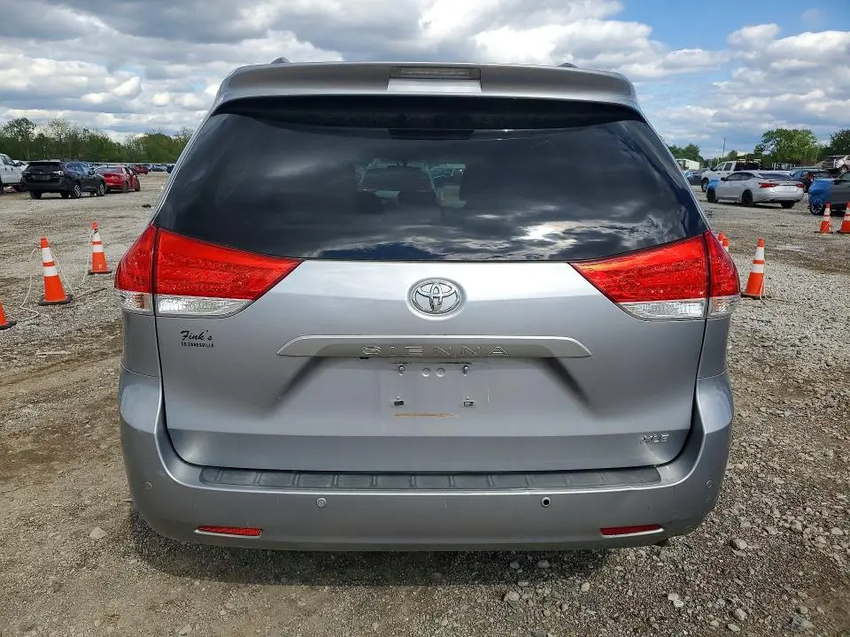 2013 TOYOTA SIENNA XLE 8-PASSENGER  