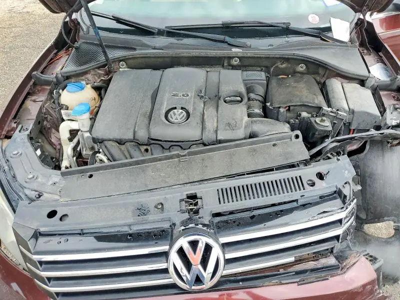 2013 VOLKSWAGEN PASSAT SE  